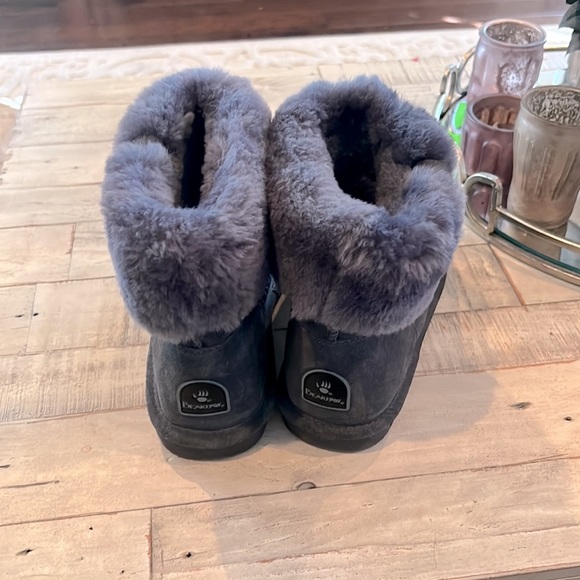 Gray Abby sheep skin Bearpaws  like new!us sz9 I wear 81/2 fit me - Picture 3 of 12
